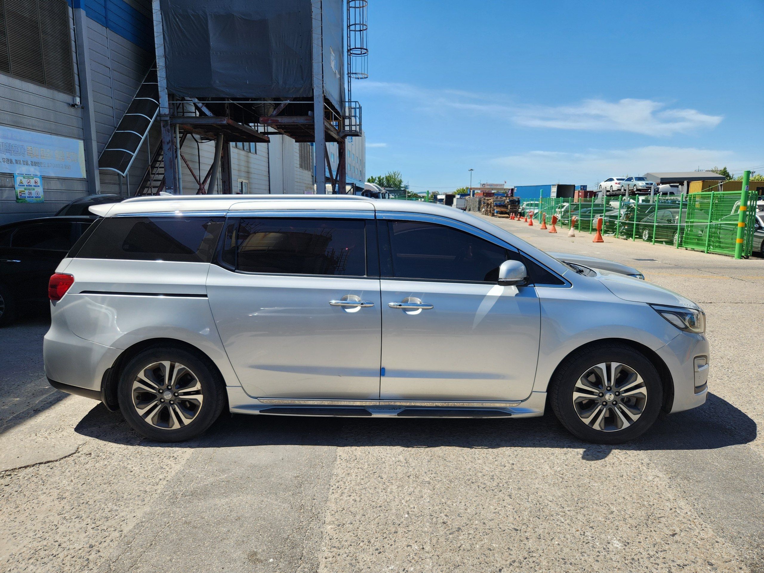 2018 Kia Carnival — Майданчик
